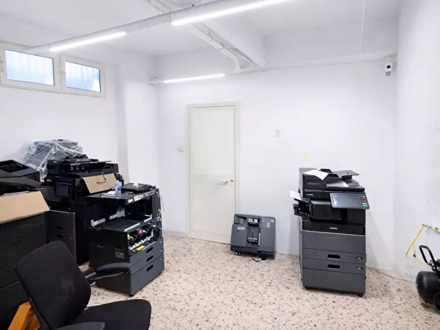 Immagine 17 di Magazzino in affitto  in Viale Strasburgo, 279 a Palermo