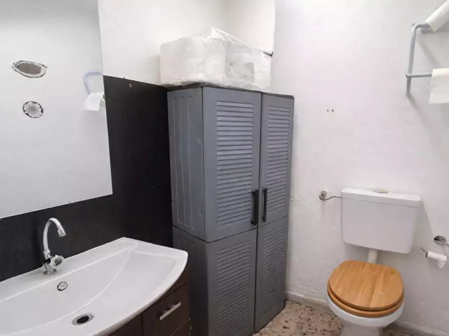 Immagine 22 di Magazzino in affitto  in Viale Strasburgo, 279 a Palermo