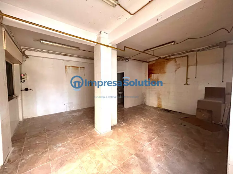 Immagine 9 di Negozio in affitto  in Via Domenico de Dominicis a Napoli