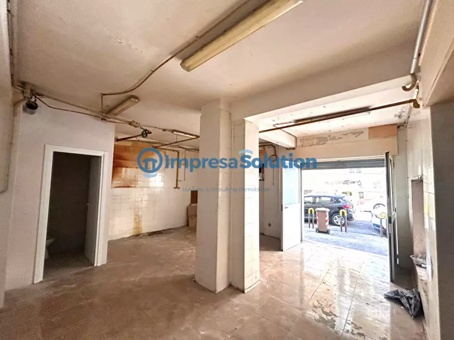 Immagine 10 di Negozio in affitto  in Via Domenico de Dominicis a Napoli