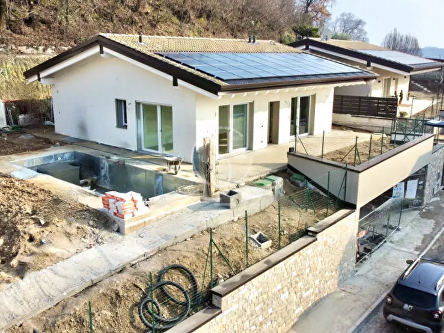 Immagine 1 di Villa in vendita  in Via Talina a Padenghe Sul Garda