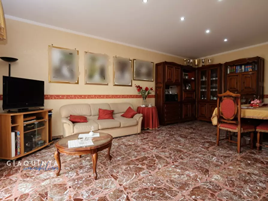 Immagine 5 di Appartamento in vendita  in Via Primo Maggio n. 3 a Palagonia