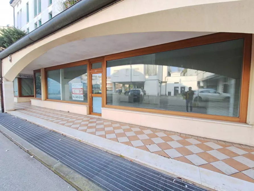 Immagine 3 di Negozio in vendita  in Via Nazario Sauro a Rovigo