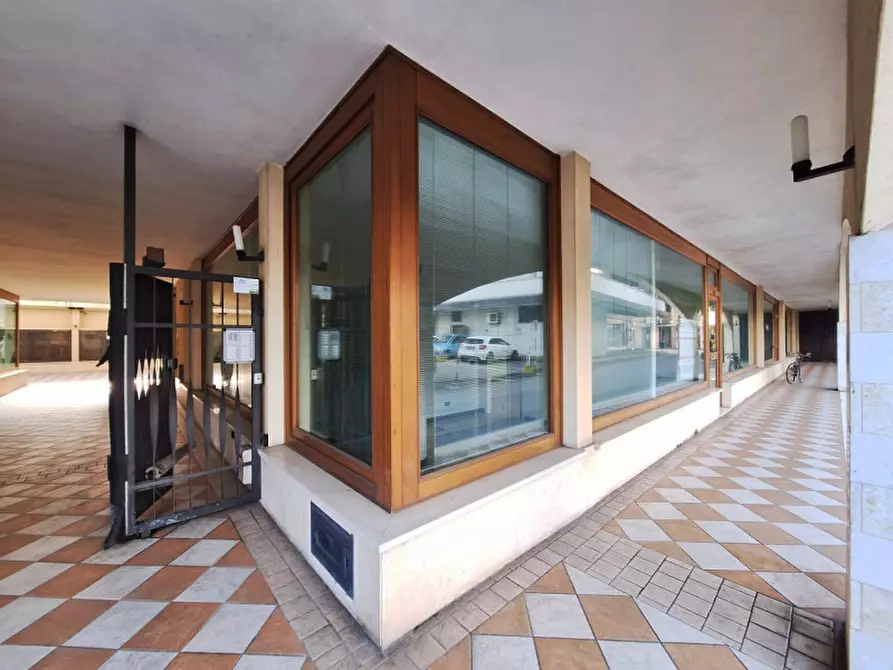 Immagine 4 di Negozio in vendita  in Via Nazario Sauro a Rovigo