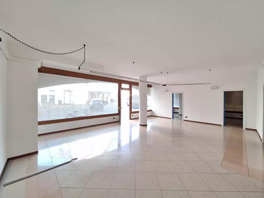 Immagine 6 di Negozio in vendita  in Via Nazario Sauro a Rovigo