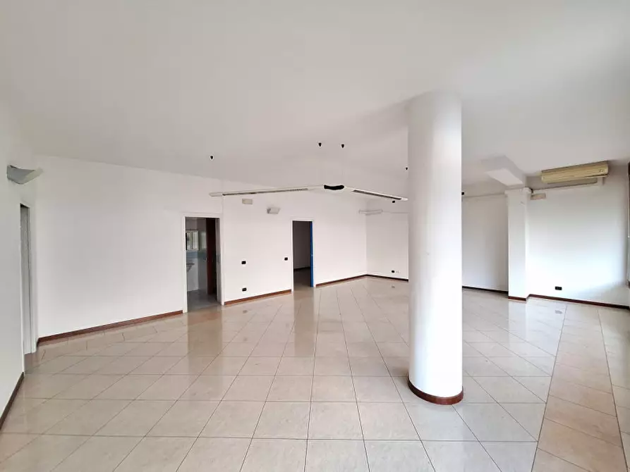 Immagine 8 di Negozio in vendita  in Via Nazario Sauro a Rovigo