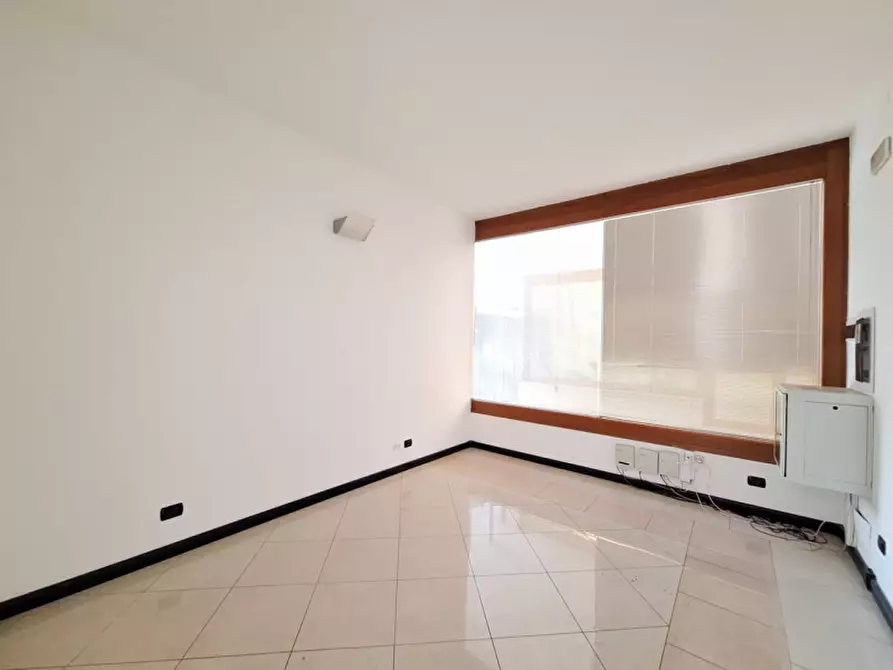 Immagine 10 di Negozio in vendita  in Via Nazario Sauro a Rovigo