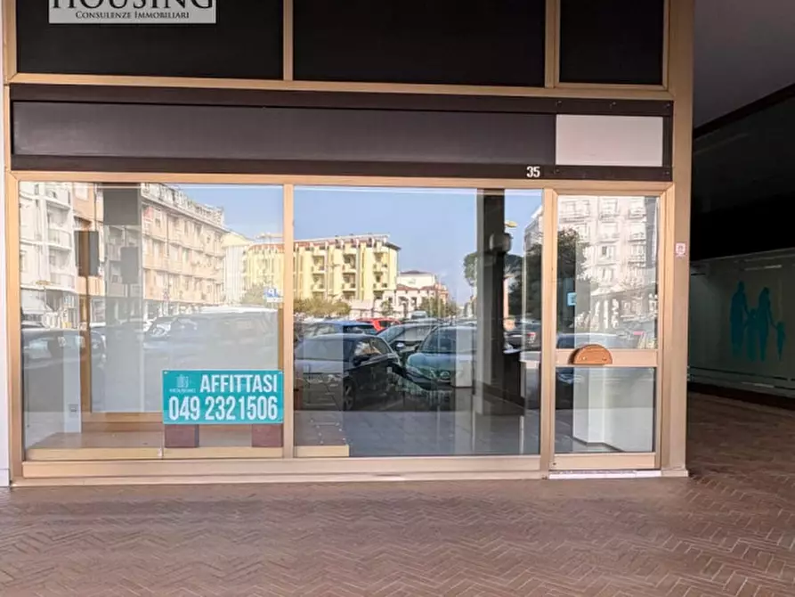 Immagine 1 di Attività commerciale in affitto  in Piazza Sacro Cuore a Abano Terme