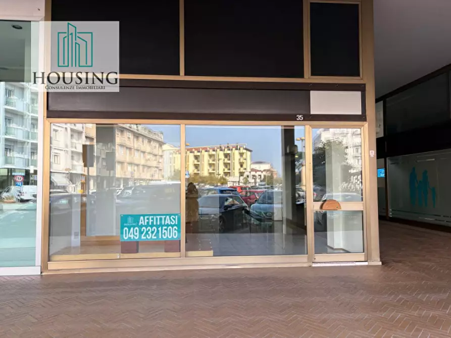 Immagine 2 di Attività commerciale in affitto  in Piazza Sacro Cuore a Abano Terme