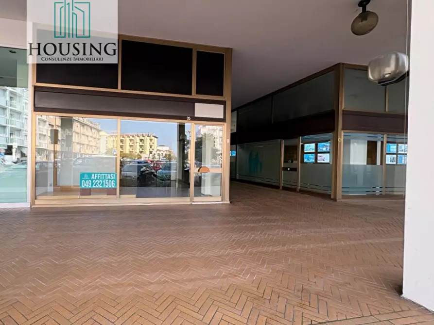 Immagine 3 di Attività commerciale in affitto  in Piazza Sacro Cuore a Abano Terme