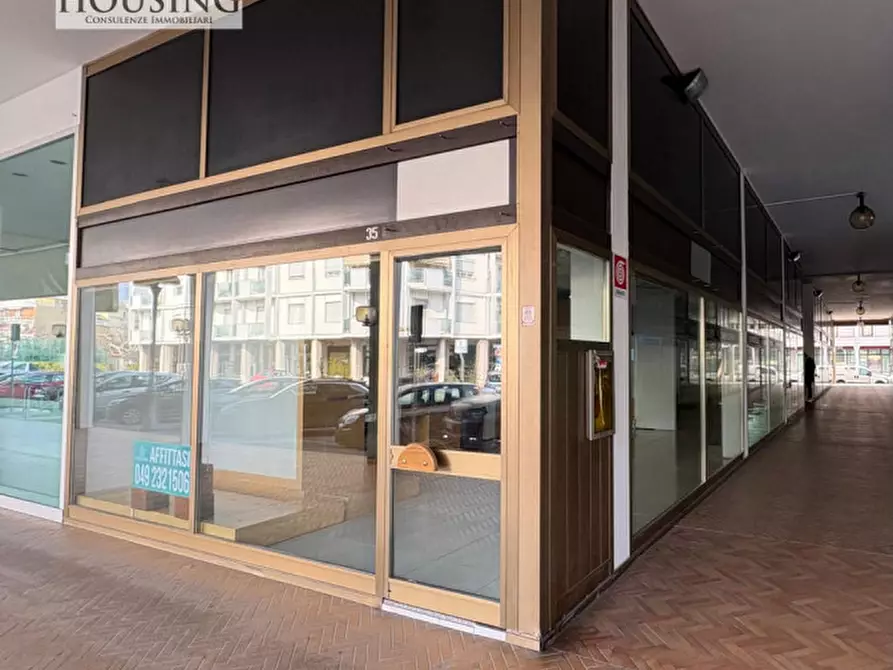 Immagine 5 di Attività commerciale in affitto  in Piazza Sacro Cuore a Abano Terme