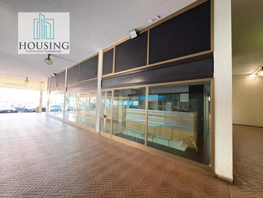 Immagine 8 di Attività commerciale in affitto  in Piazza Sacro Cuore a Abano Terme