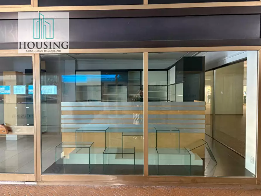 Immagine 10 di Attività commerciale in affitto  in Piazza Sacro Cuore a Abano Terme