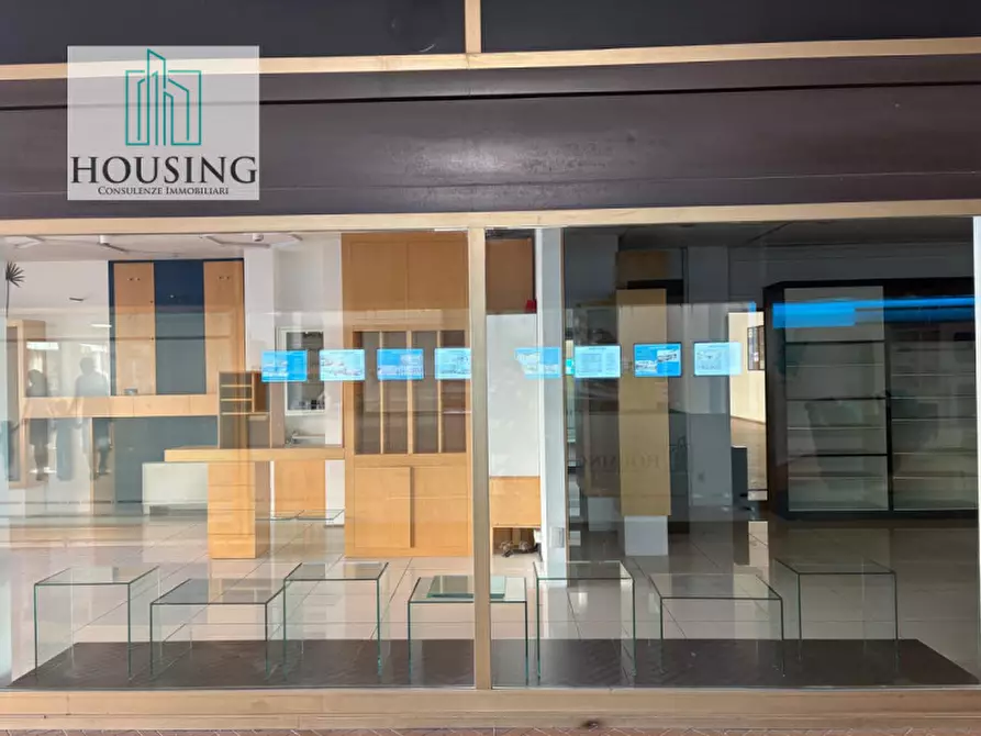 Immagine 11 di Attività commerciale in affitto  in Piazza Sacro Cuore a Abano Terme