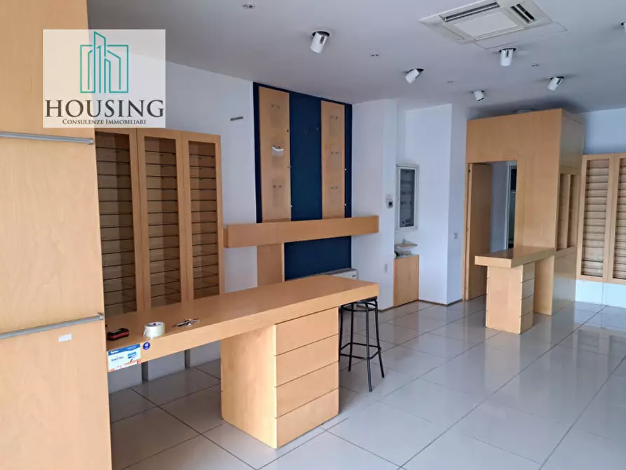 Immagine 15 di Attività commerciale in affitto  in Piazza Sacro Cuore a Abano Terme