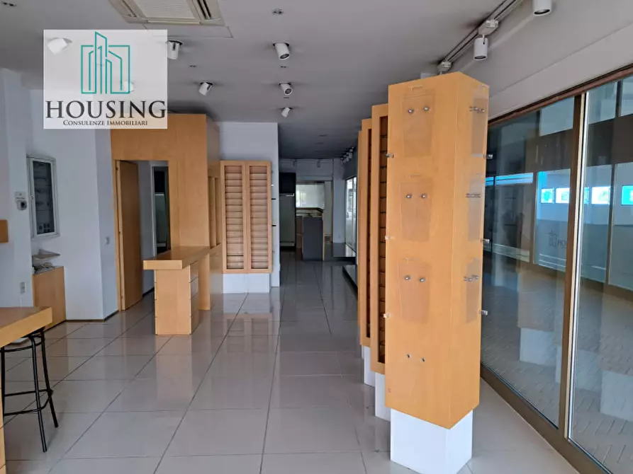 Immagine 18 di Attività commerciale in affitto  in Piazza Sacro Cuore a Abano Terme