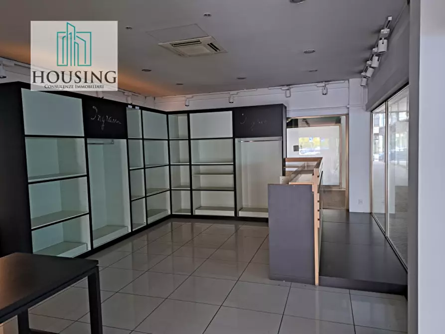 Immagine 19 di Attività commerciale in affitto  in Piazza Sacro Cuore a Abano Terme