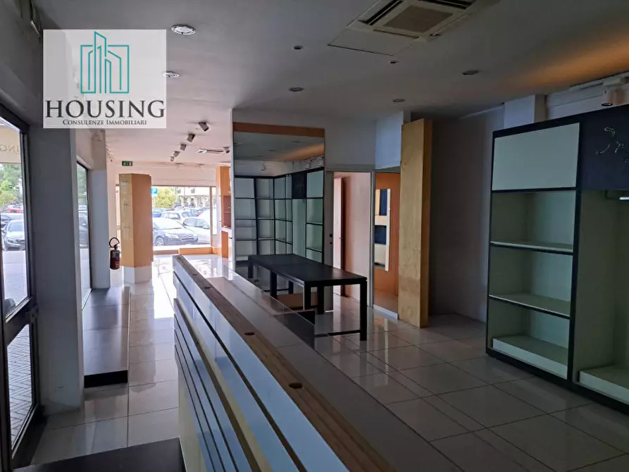 Immagine 20 di Attività commerciale in affitto  in Piazza Sacro Cuore a Abano Terme