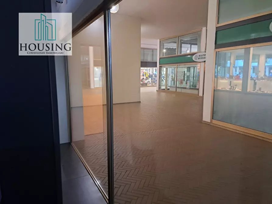 Immagine 22 di Attività commerciale in affitto  in Piazza Sacro Cuore a Abano Terme