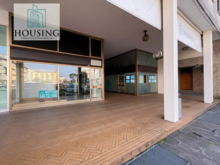 Immagine 24 di Attività commerciale in affitto  in Piazza Sacro Cuore a Abano Terme