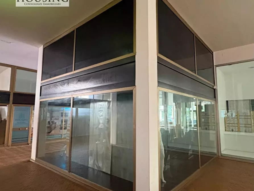 Immagine 26 di Attività commerciale in affitto  in Piazza Sacro Cuore a Abano Terme