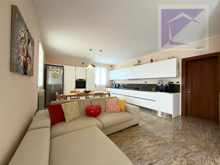 Immagine 11 di Villa in vendita  a Campodarsego