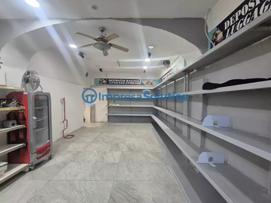 Immagine 7 di Negozio in affitto  in Via Bologna a Napoli