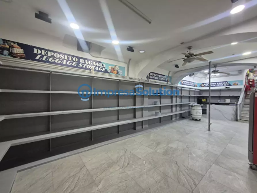 Immagine 10 di Negozio in affitto  in Via Bologna a Napoli