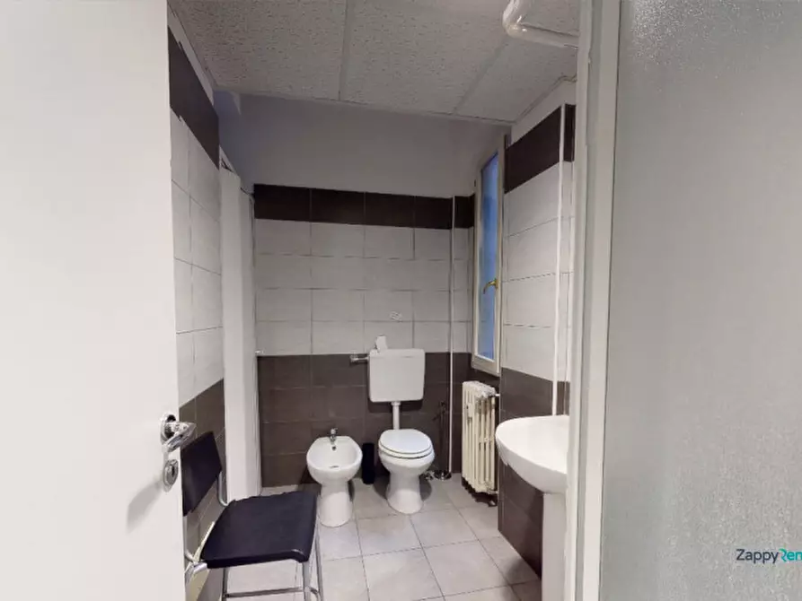 Immagine 5 di Camera in affitto  in Via Felice Casati, 39 a Milano