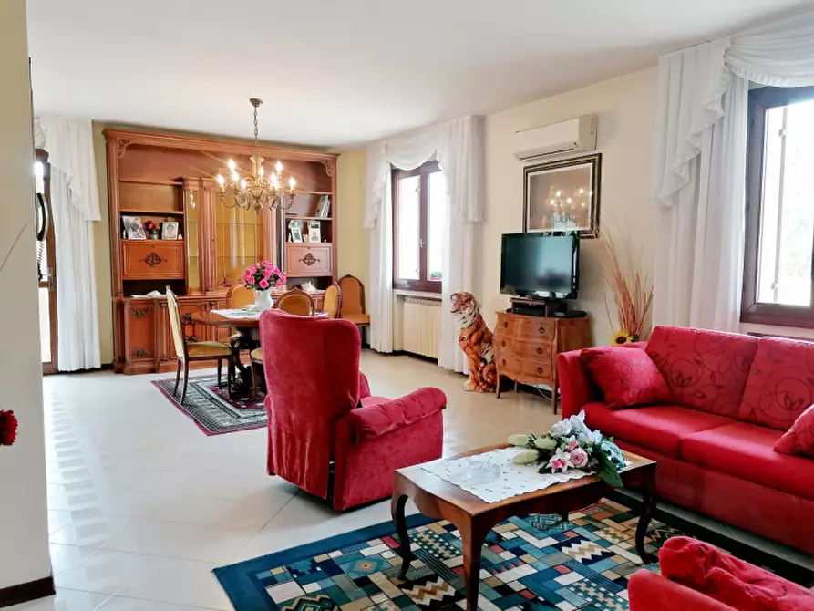 Immagine 2 di Appartamento in vendita  in via vecellio a Lendinara