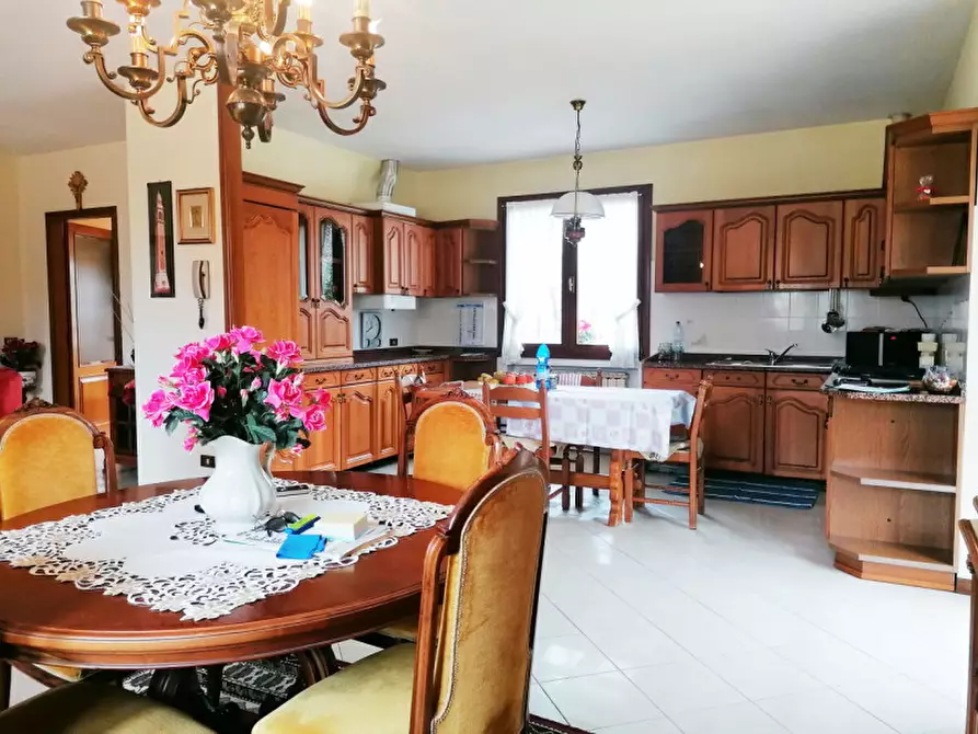 Immagine 3 di Appartamento in vendita  in via vecellio a Lendinara