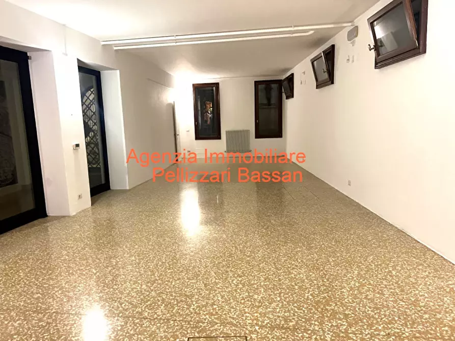 Immagine 2 di Negozio in vendita  in via pescheria a Treviso