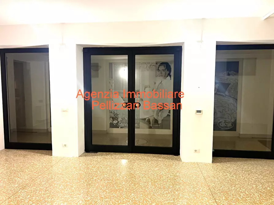 Immagine 3 di Negozio in vendita  in via pescheria a Treviso