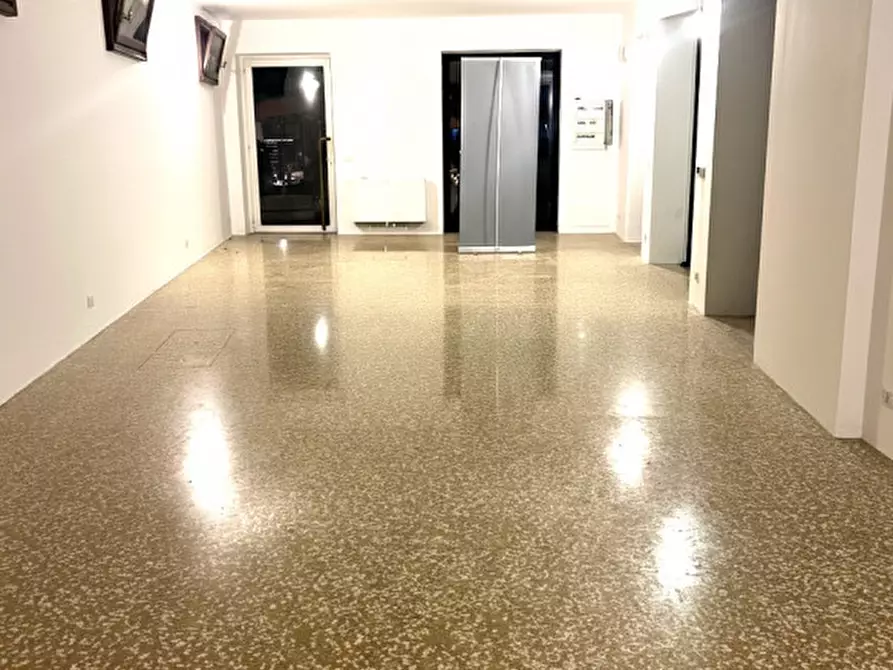 Immagine 4 di Negozio in vendita  in via pescheria a Treviso