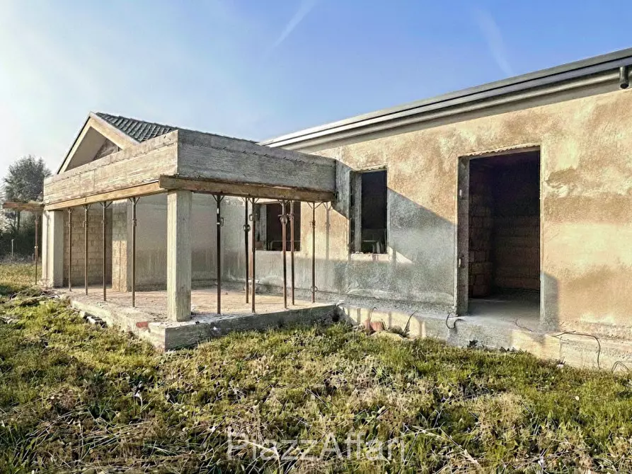 Immagine 1 di Villa in vendita  in Via Vescovo a Legnaro