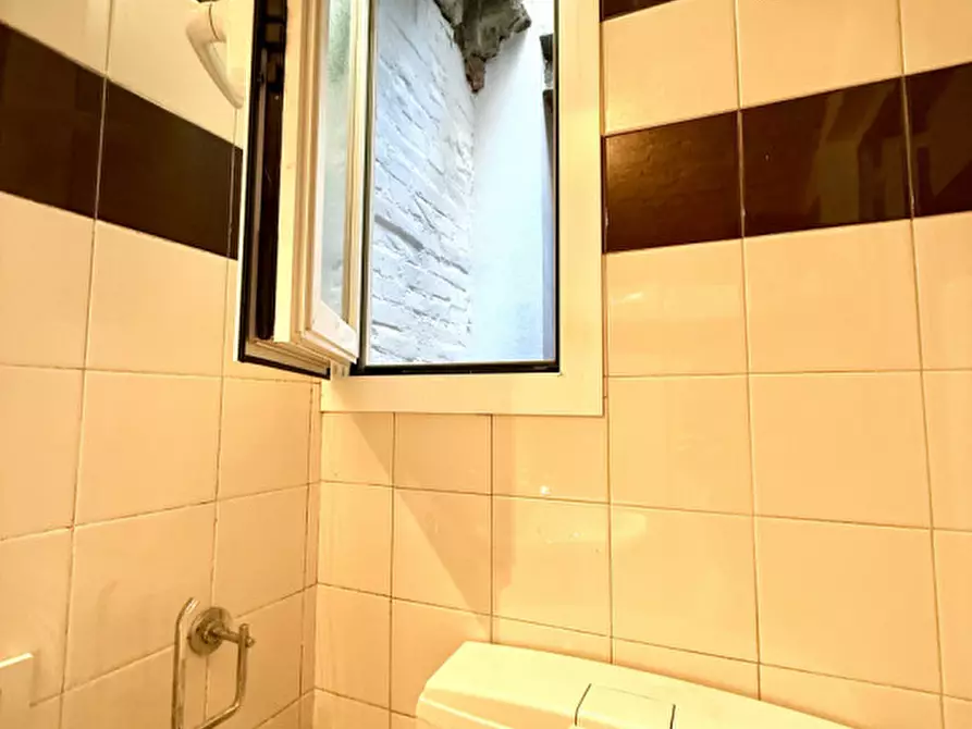 Immagine 11 di Cantina in vendita  in via sant'isaia 27 a Bologna