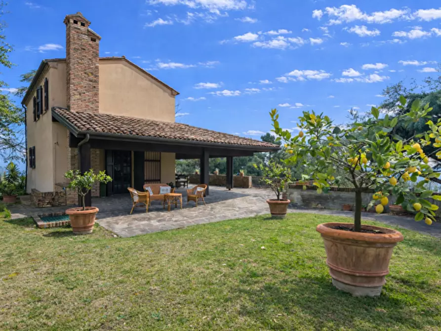 Immagine 1 di Villa in vendita  in Località Rosciano a Fano