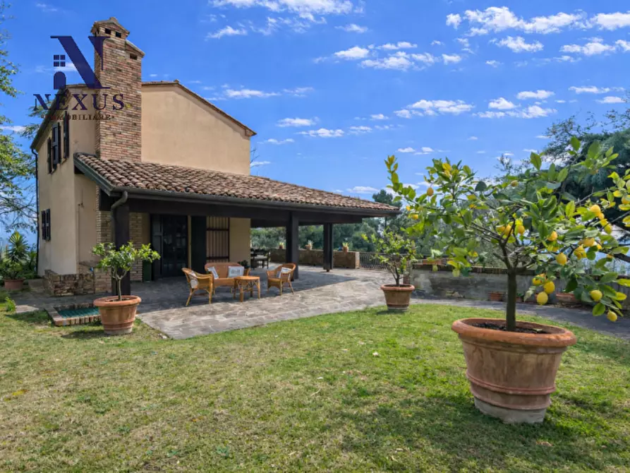 Immagine 1 di Villa in vendita  in Località Rosciano a Fano