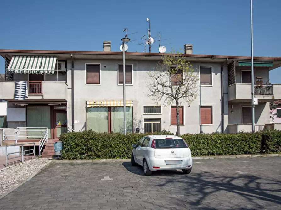 Immagine 1 di Attività commerciale in vendita  in Via di Mezzo a Zevio