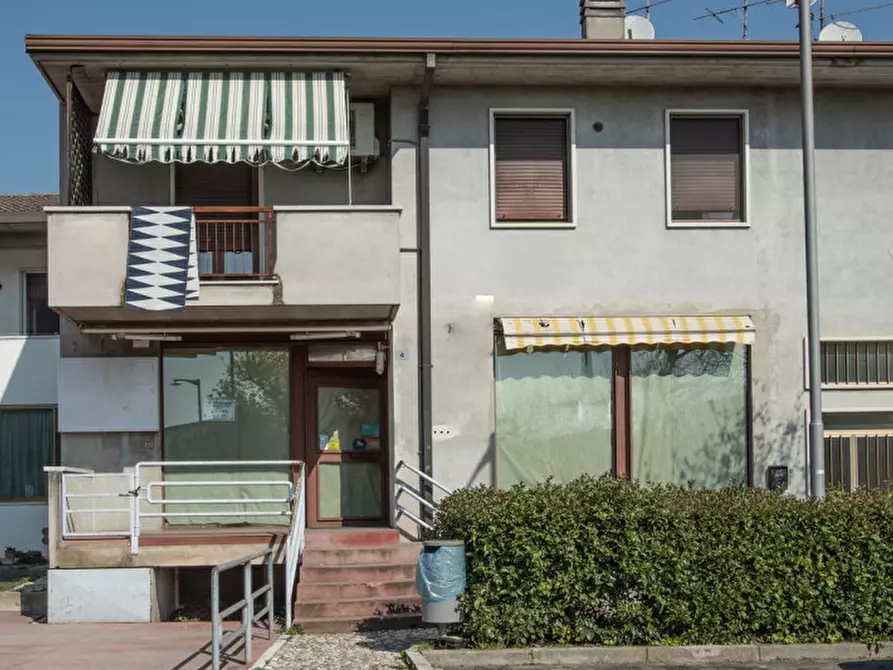 Immagine 2 di Attività commerciale in vendita  in Via di Mezzo a Zevio