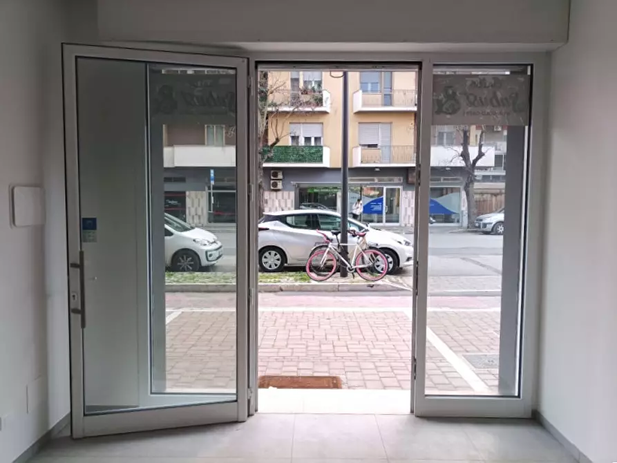 Immagine 3 di Negozio in affitto  in V.LE G. D'ANNUNZIO 257 a Pescara