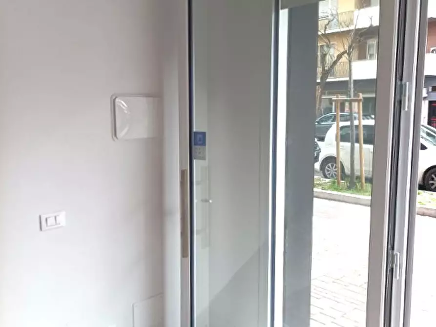 Immagine 4 di Negozio in affitto  in V.LE G. D'ANNUNZIO 257 a Pescara