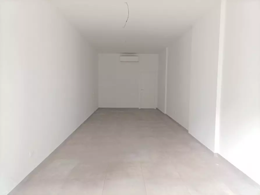 Immagine 12 di Negozio in affitto  in V.LE G. D'ANNUNZIO 257 a Pescara