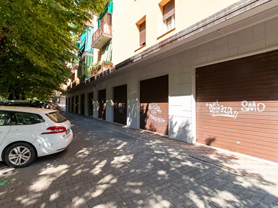 Immagine 2 di Negozio in vendita  in Via Cadriano 16 a Granarolo Dell'emilia