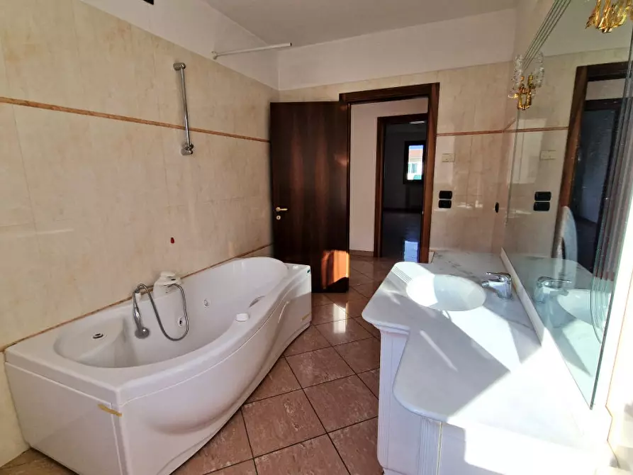 Immagine 26 di Appartamento in vendita  in Via Madonnetta a Borgo Veneto