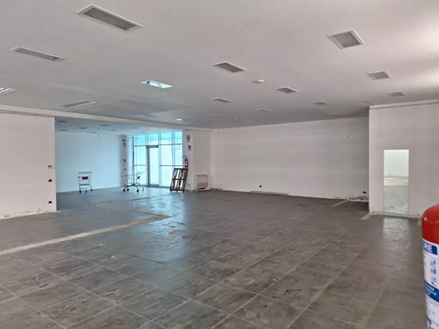 Immagine 2 di Capannone industriale in affitto  in Via A. Olivetti, 29, 70056 Molfetta BA, Italia a Molfetta