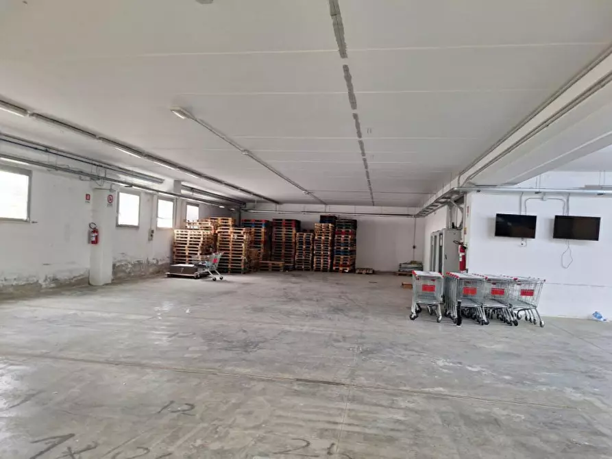Immagine 4 di Capannone industriale in affitto  in Via A. Olivetti, 29, 70056 Molfetta BA, Italia a Molfetta
