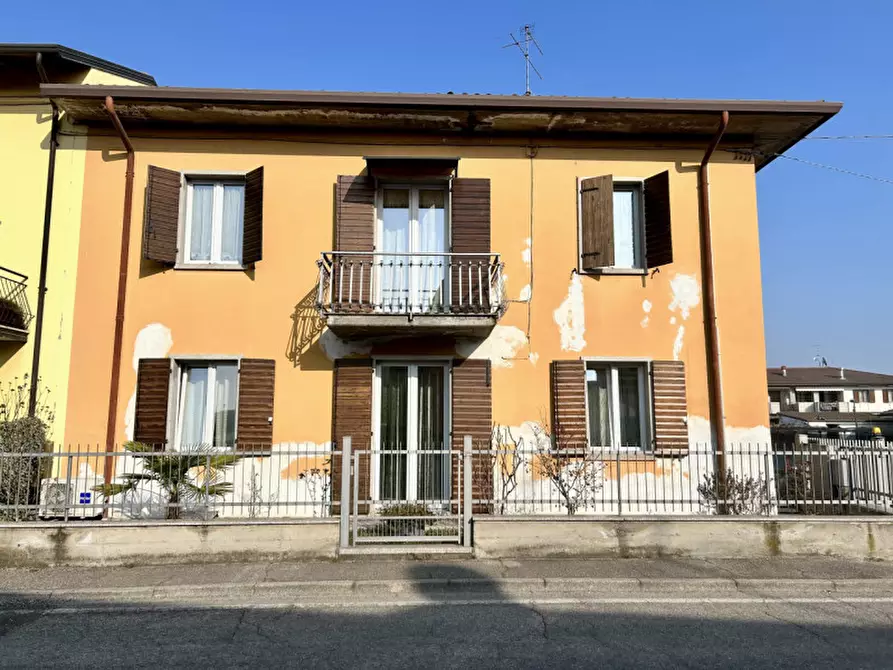 Immagine 1 di Casa bifamiliare in vendita  in Via Prese a Pescantina