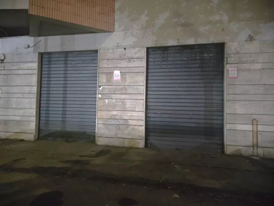 Immagine 1 di Negozio in vendita  in Via Mattia Battistini a Roma