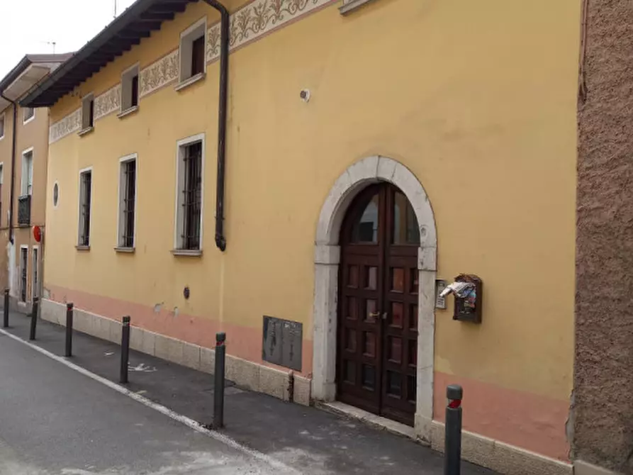 Immagine 3 di Appartamento in vendita  in Via Barzoni a Lonato del Garda